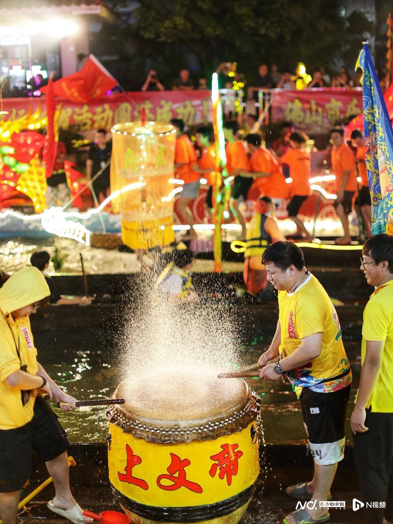 "顺德欢乐龙舟"开启!容桂第八届夜龙汇游"燃"爆全场