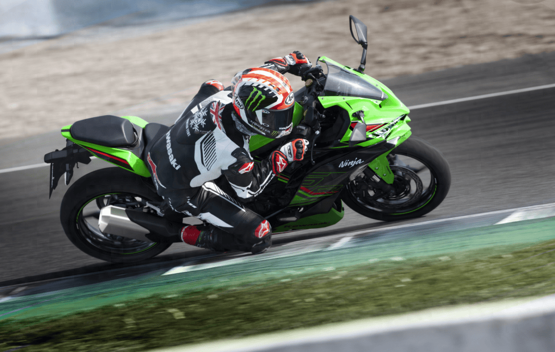 看看川崎轻型跑车zx-25r就明白了.