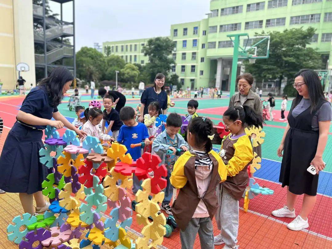 一起"趣"玩——基于儿童视角下的户外游戏研讨活动_方案_幼儿园_问题