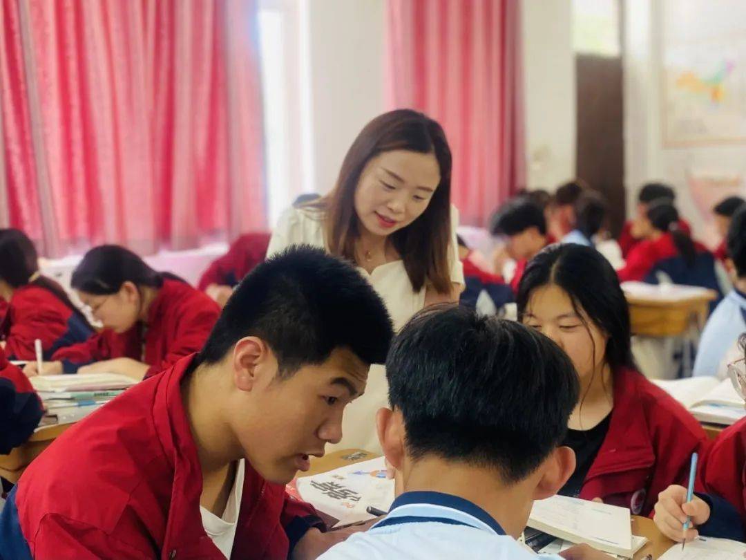 匠心独运育英才——记沭阳县修远中学高二年级张小凤老师