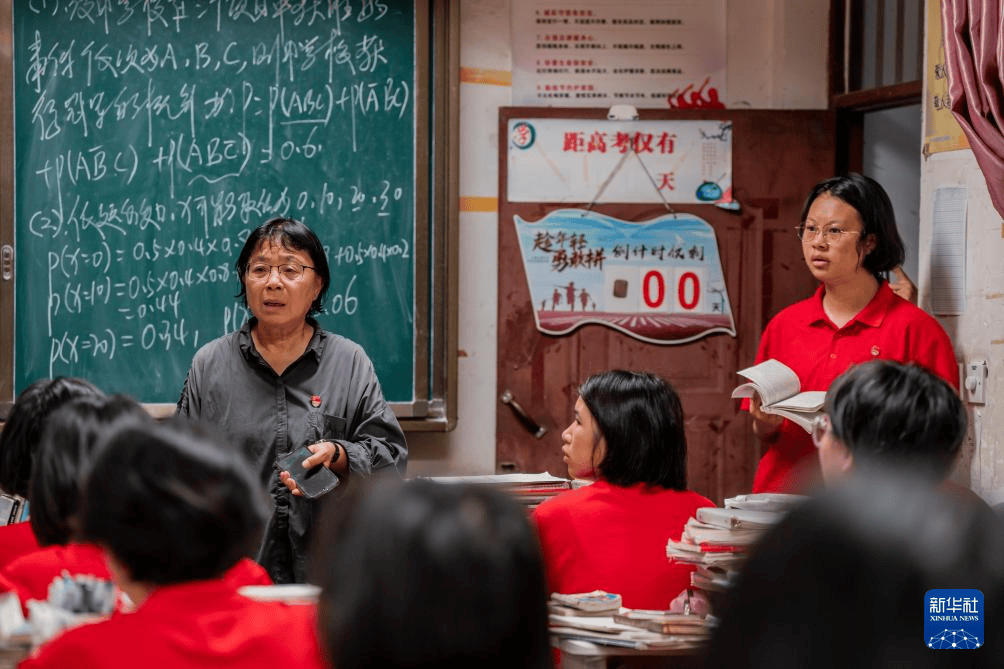 张桂梅校长连续14年送考