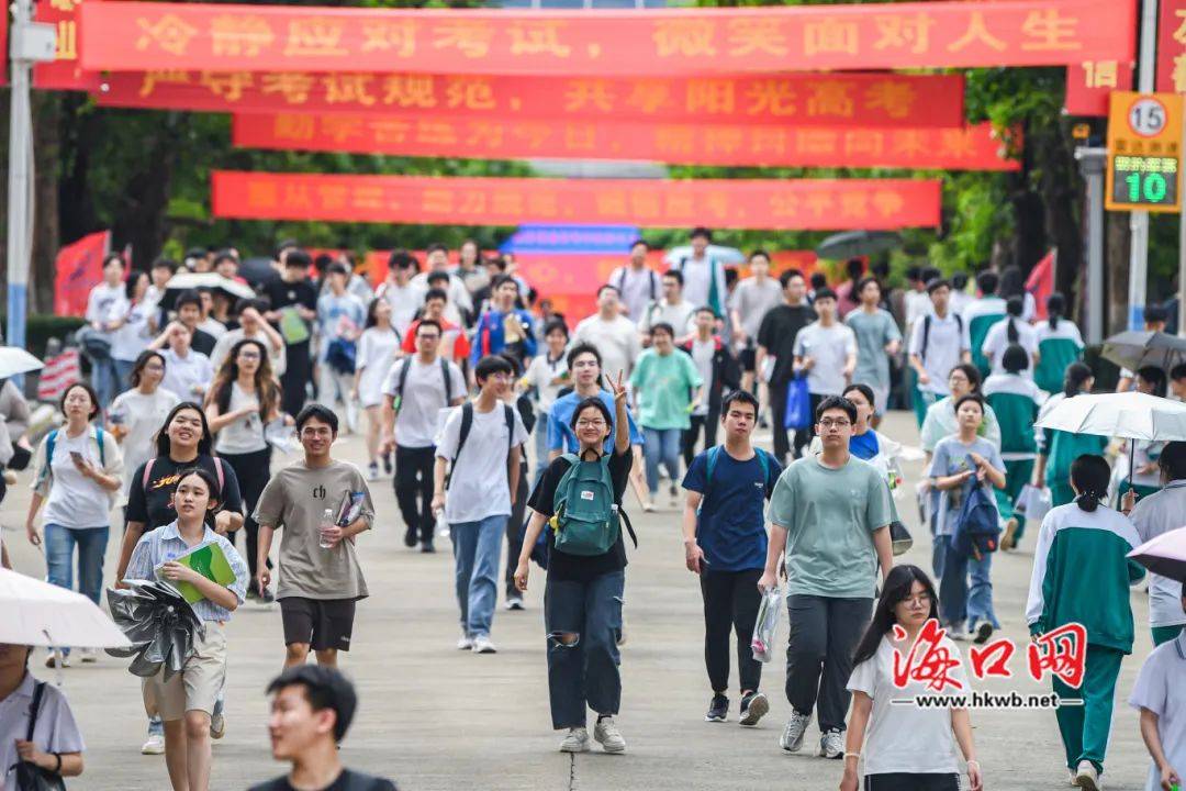 温暖海口丨你们全力以赴,我们全力以“护”!_考点_考试_考生