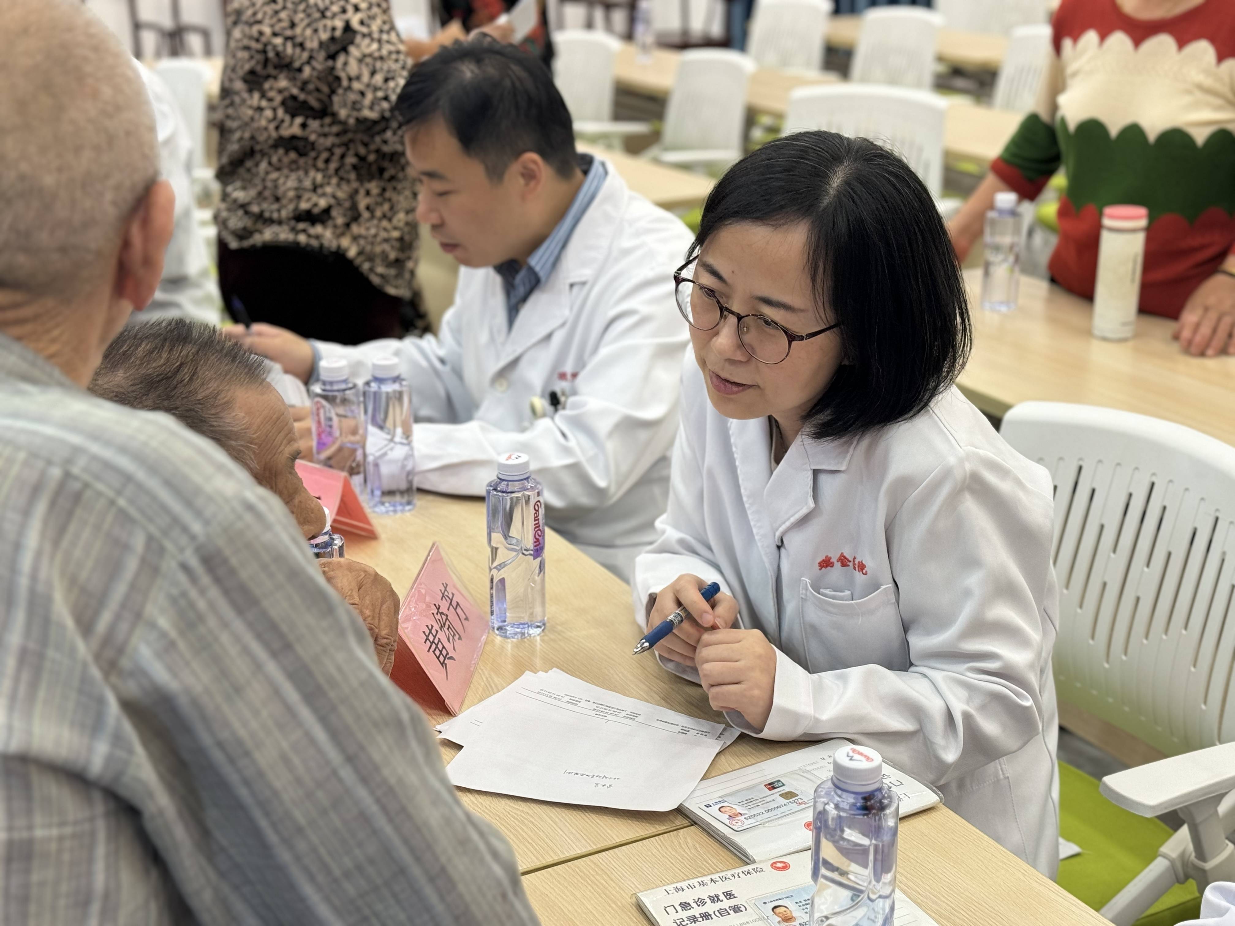 "家门口"看名医!瑞金医院中青年医生走进乡村义诊