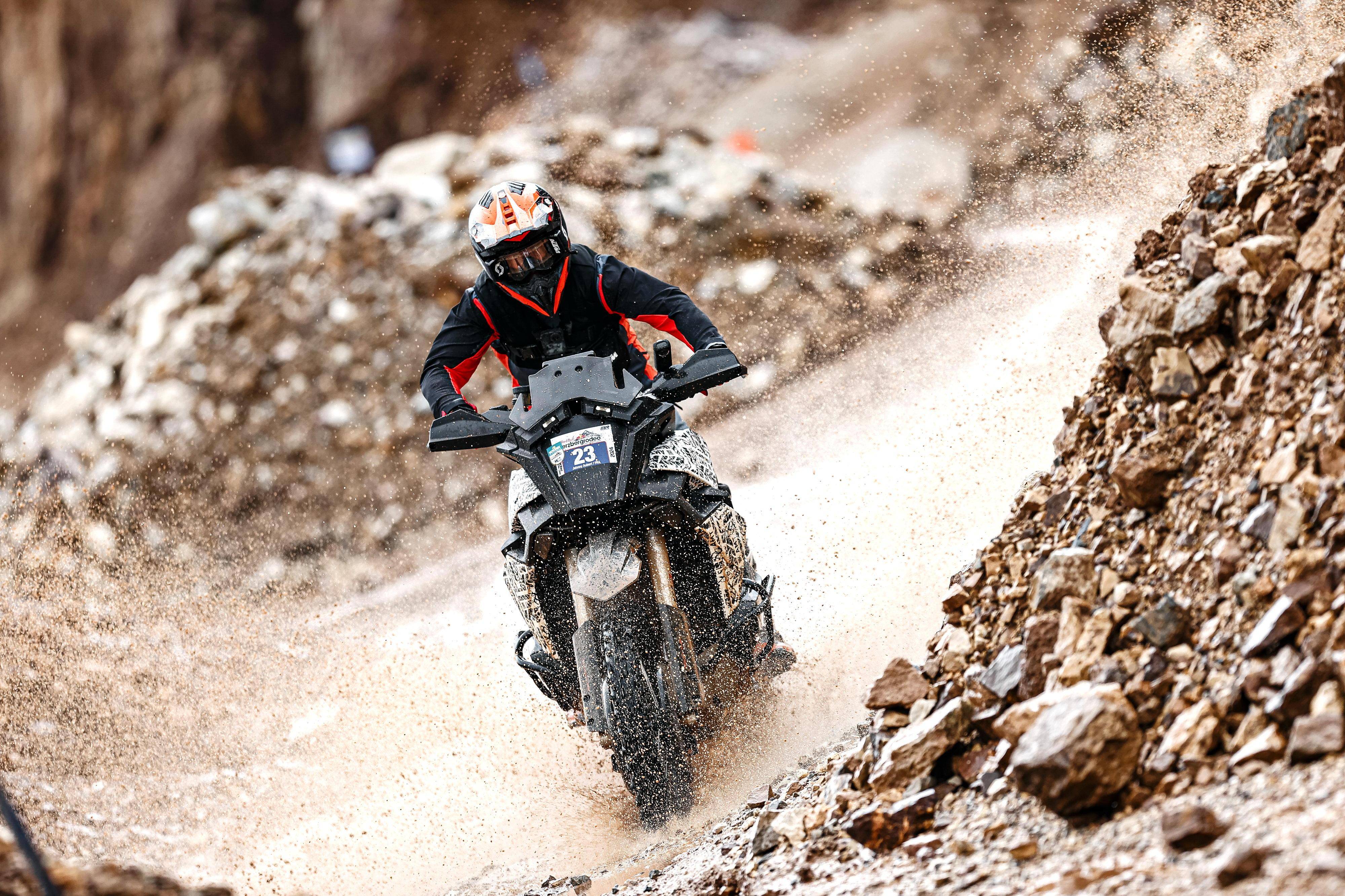 ktm 在奥地利矿山大赛中测试新型 adventure 探险车