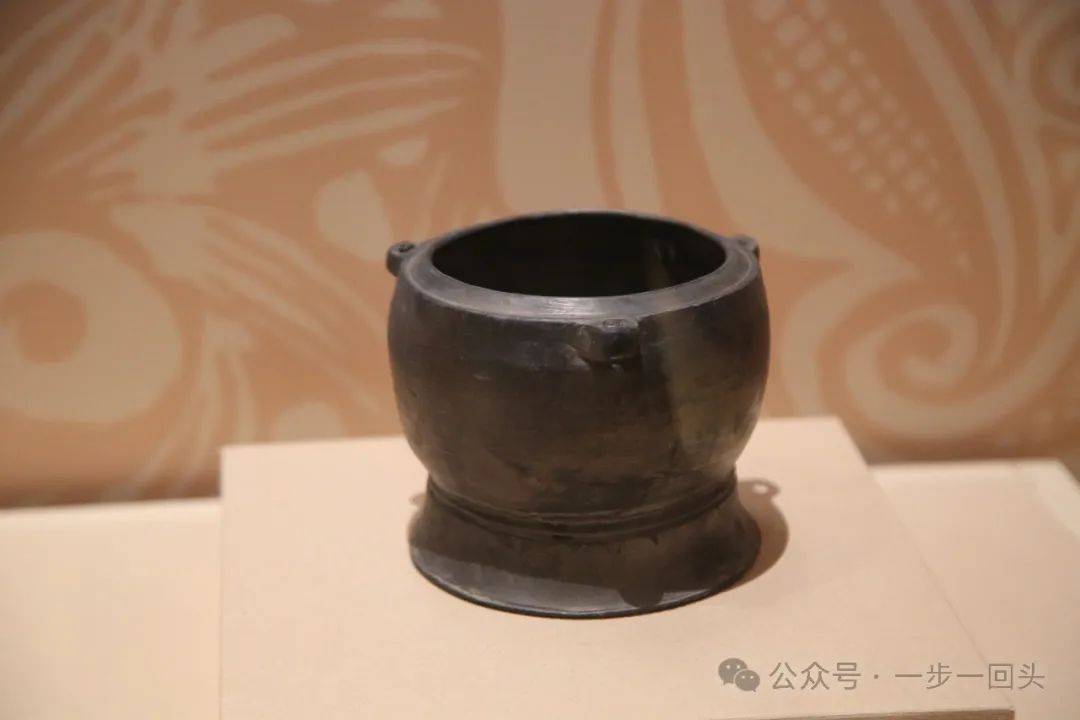 彩陶盆(新石器时代仰韶文化,河南陕县庙底沟)