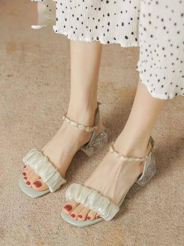 你的凉鞋该换了,今夏跪求你穿这五双!