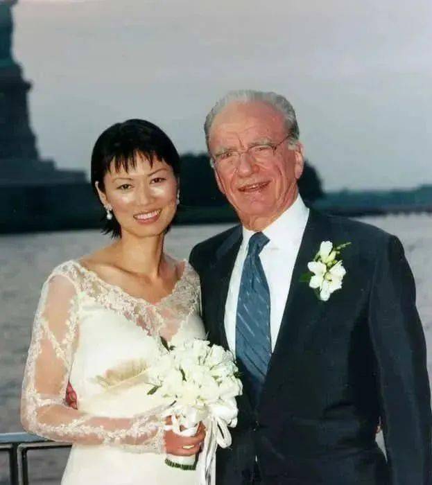 邓文迪第三任妻子都说默多克的第二任妻子是位狠角色,她告诉默多克