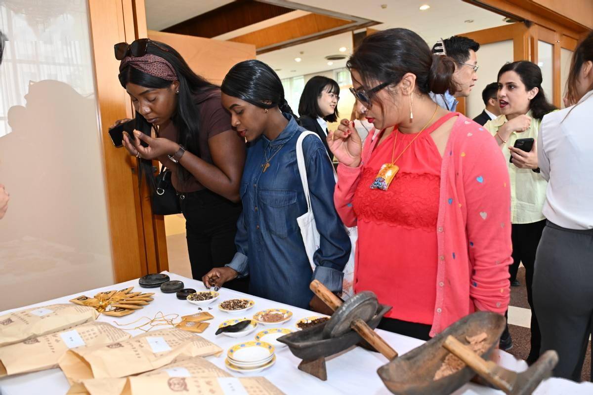 "医暖丝路——一带一路中医药文化展"在京举办