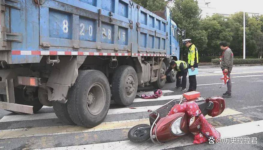 广东一女孩卷入泥头车遭碾压身亡!网友怒骂:新交规为何不实行?