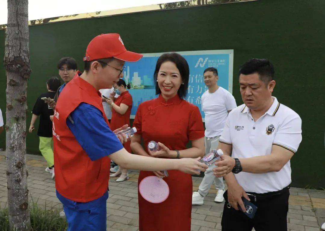 考场之外!中铁十四局为高考学子"上大分"