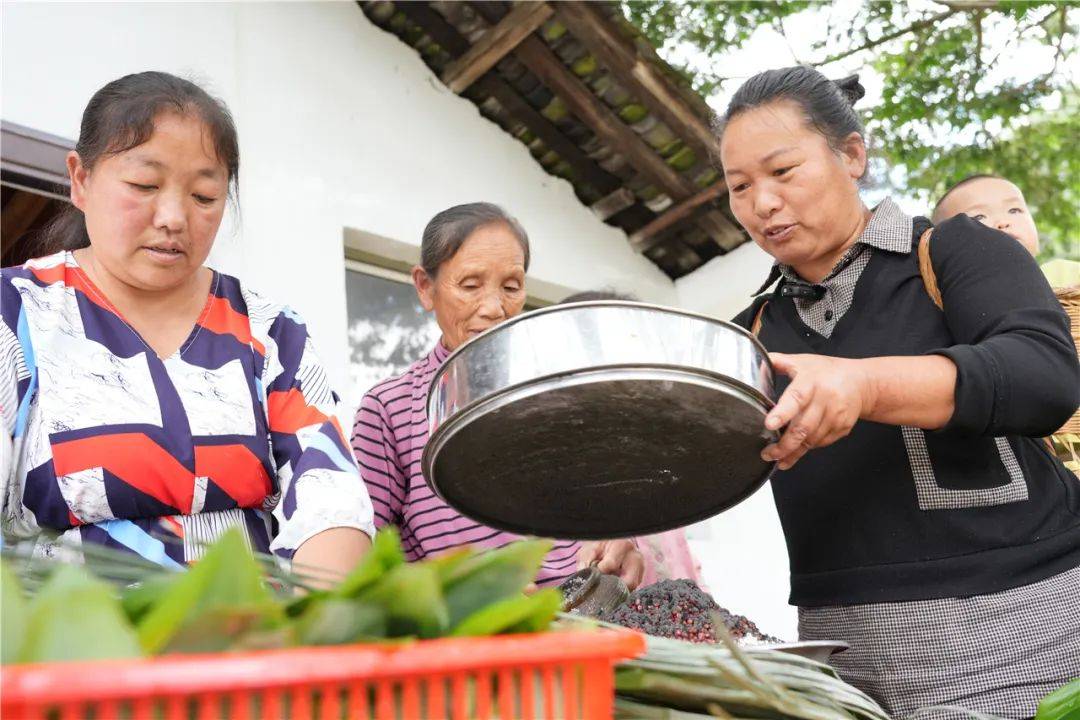 今年的端午,肖冬香准备包20斤糯米,并提前准备了红