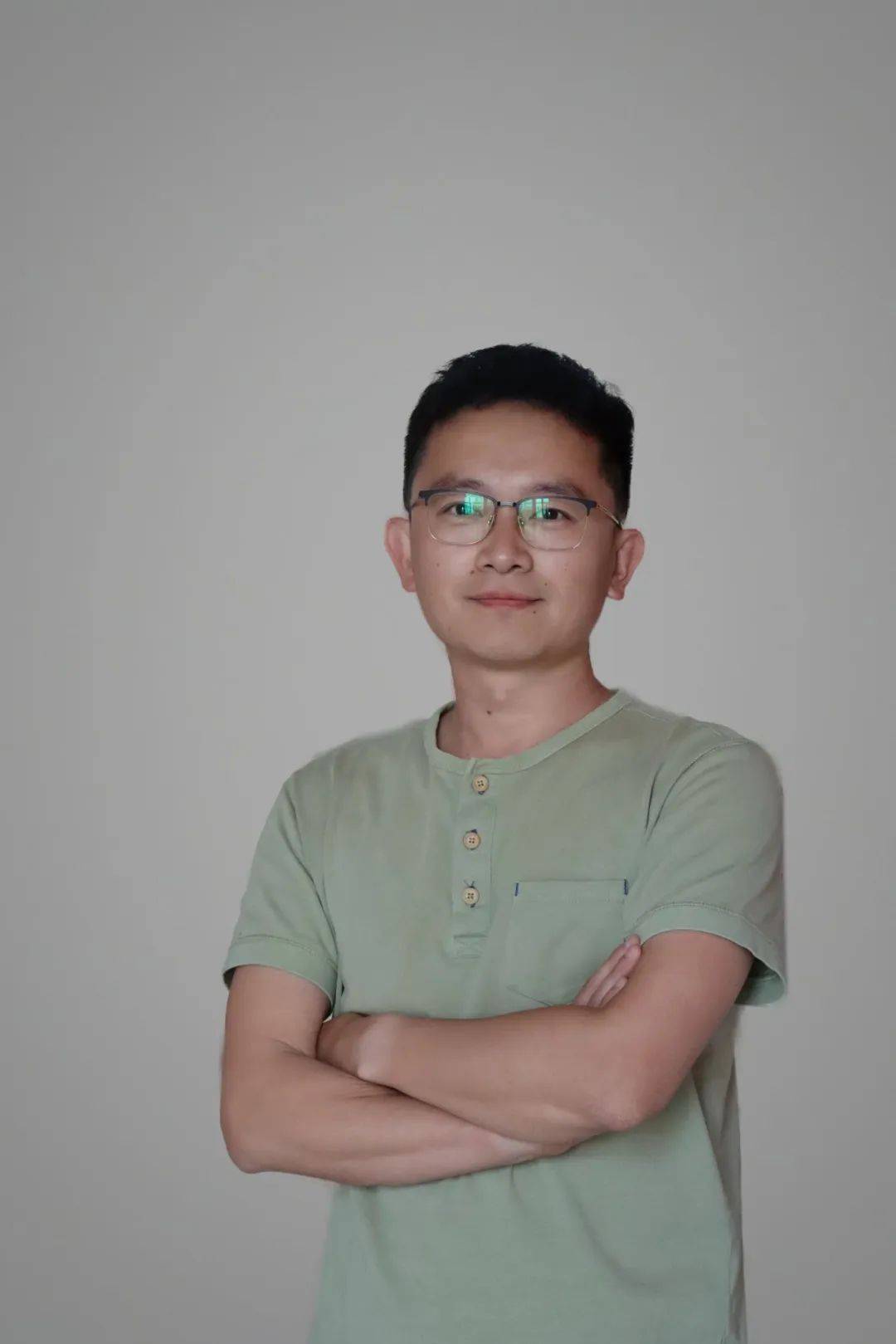 有的老师们虽然拍过不少专业证件照了但是,由自己的亲学生制作还是头