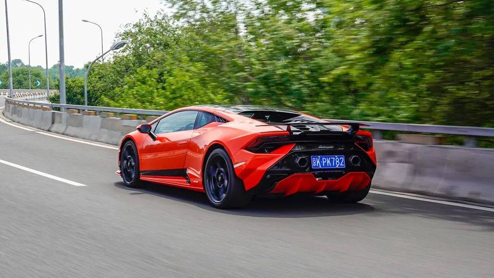 5.2l v10动力,3.2秒破百,张扬比低调更有魅力,只可惜.