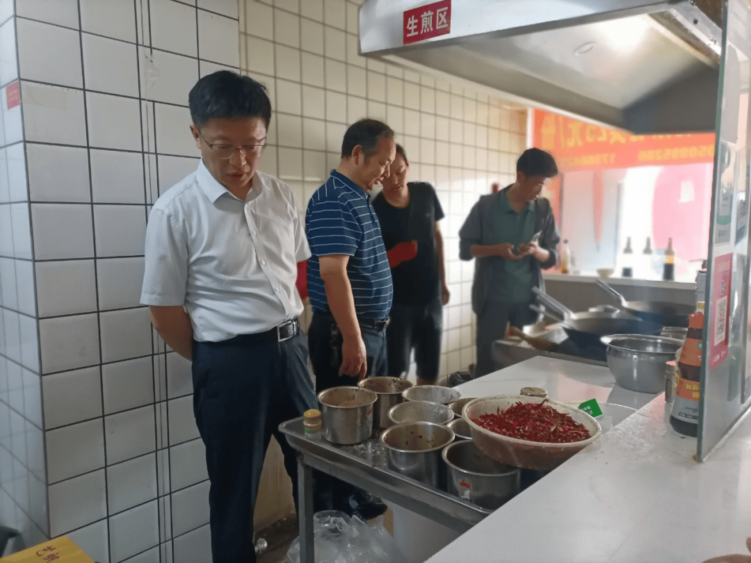 市住建局联合开展餐饮场所"瓶改管""瓶改电"及燃油专项整治安全督查