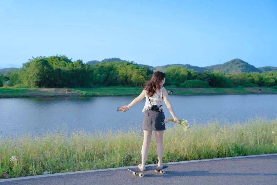 99船山区仁里镇观音湖下游圣平岛06夏日的卧龙山公园,湖水清澈见底