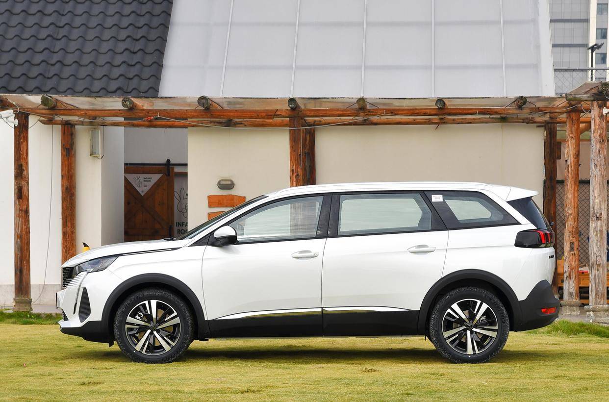 标致 5008 黄山地区降价促销,最高优惠 5 万,起售仅 17.37 万