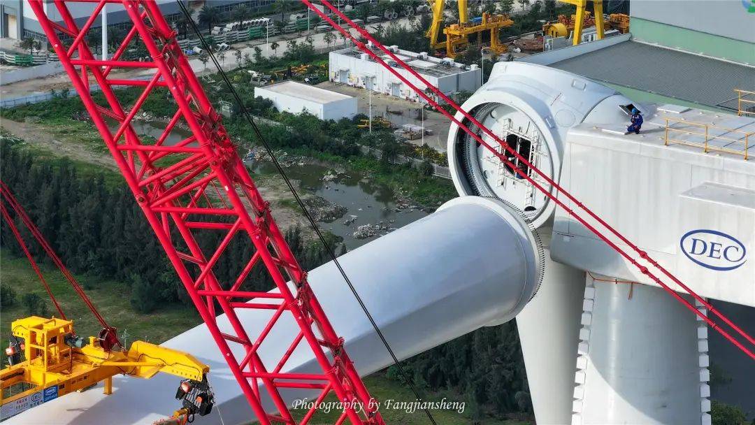 18兆瓦海上风电机组在汕吊装成功