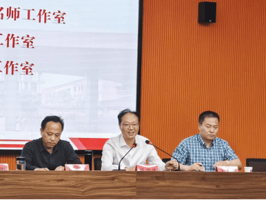 江苏省名教师——盐城市亭湖新区初级中学王国强主任认为:两位老师的