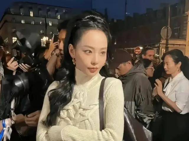 事实证明,去看疯马秀的张嘉倪,已经走上了另一条别样