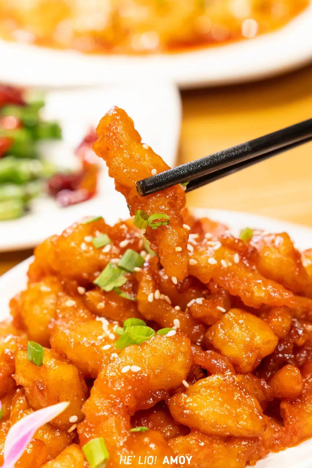 空口吃满嘴肉香,与一旁的酸梅酱搭配,果香与肉香完美结合,在清新的