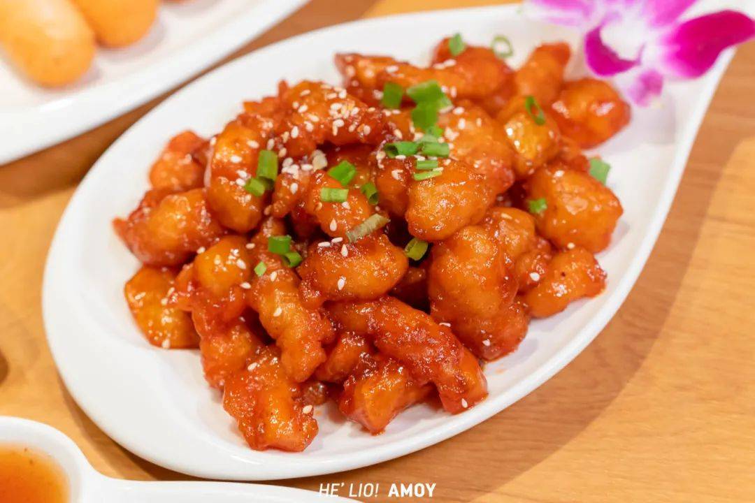 空口吃满嘴肉香,与一旁的酸梅酱搭配,果香与肉香完美结合,在清新的