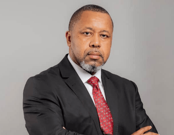 5,当地时间11日,马拉维总统查克维拉表示,副总统奇利马所乘军机已坠毁