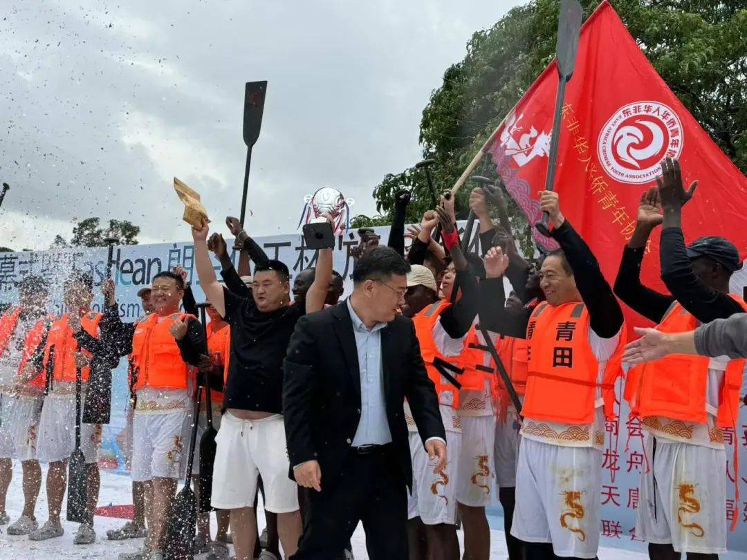 乌干达龙舟赛,青田同乡会第一名!