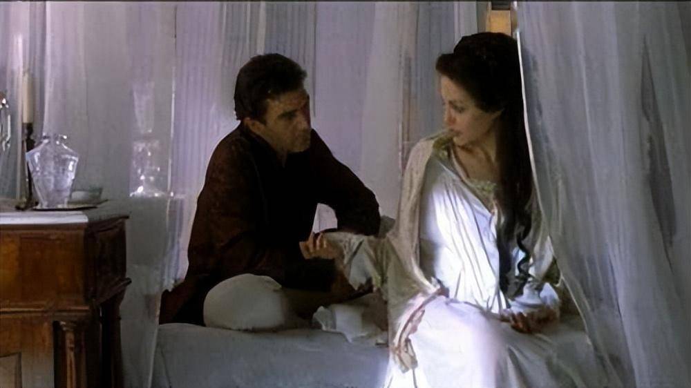 这部颜色满满的大尺度剧让你领悟"原罪"_路易斯_朱莉娅_剧情