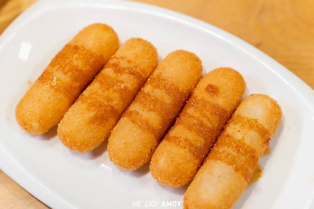 空口吃满嘴肉香,与一旁的酸梅酱搭配,果香与肉香完美结合,在清新的