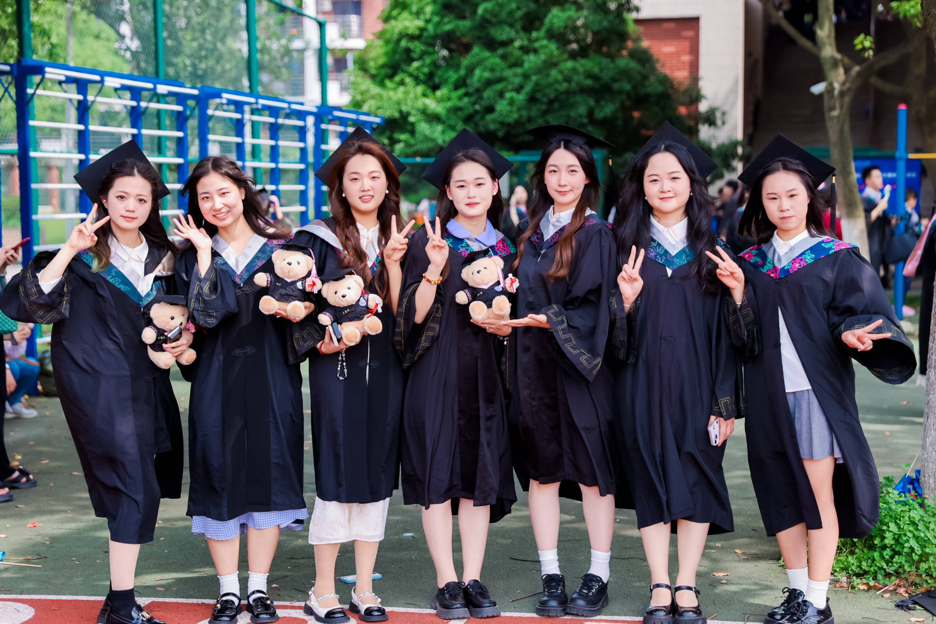 上海杉达学院2024届毕业典礼举行,校长寄语:有自信有韧性有恒心,充分