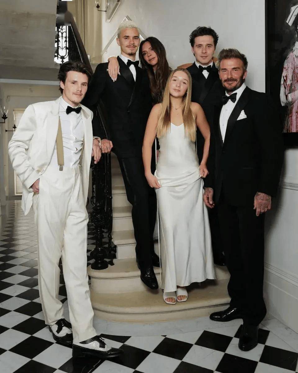 贝克汉姆放弃鸡娃,在5400万的庄园里养鸡:靠孩子,是最大的笑话