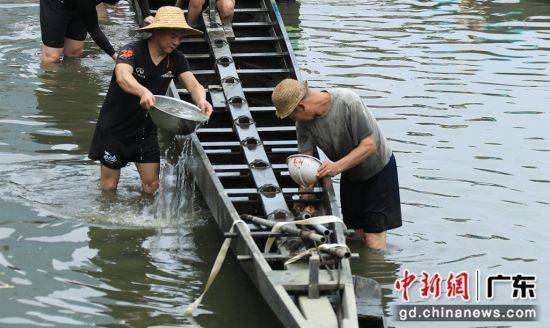 中国青年报:香港二四六开奖免费资料大全一-如果电动车越来越多，城市高速的护栏标准必须提高！  第2张