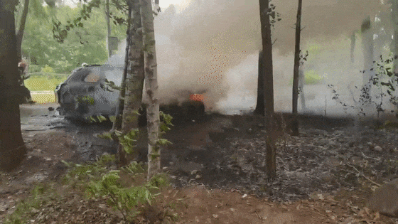 轿车自燃起火 夏季行车要注意这些_密云_车辆_进行