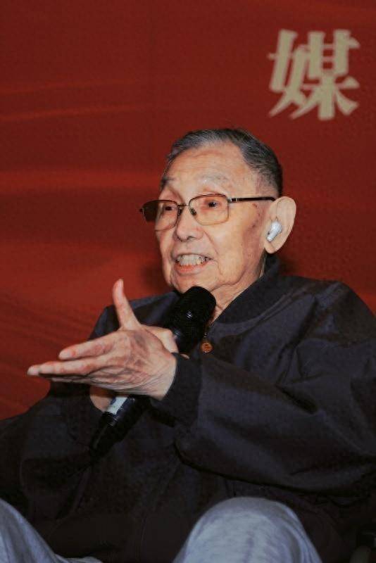 北京人艺前院长刘锦云去世 代表作《狗儿爷涅槃》《阮玲玉》等_于是之_儿子_父亲