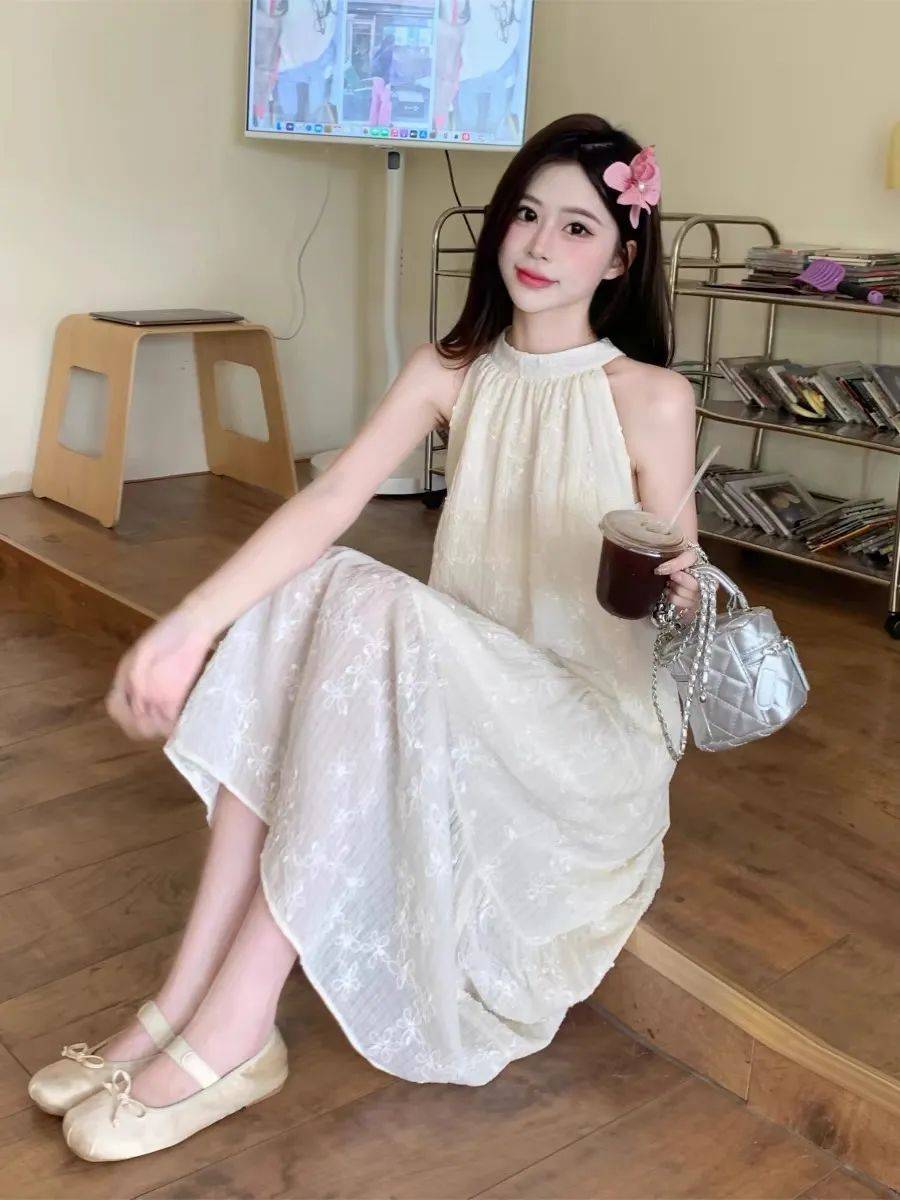 夏季连衣裙 拖鞋太慵懒了!这4条印花裙谁穿谁女神!