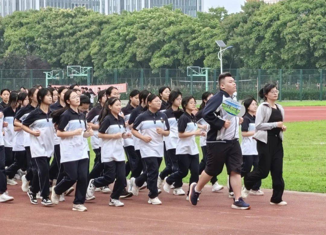 乘德技并修之志,育大国工匠之才——海宁技师学院体育大课间比赛圆满