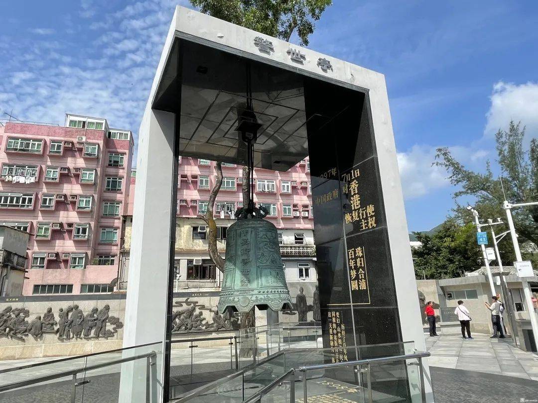 61 6月22日出发|打卡   莲花山,中英街,玫瑰海岸,荷兰花卉小镇 >