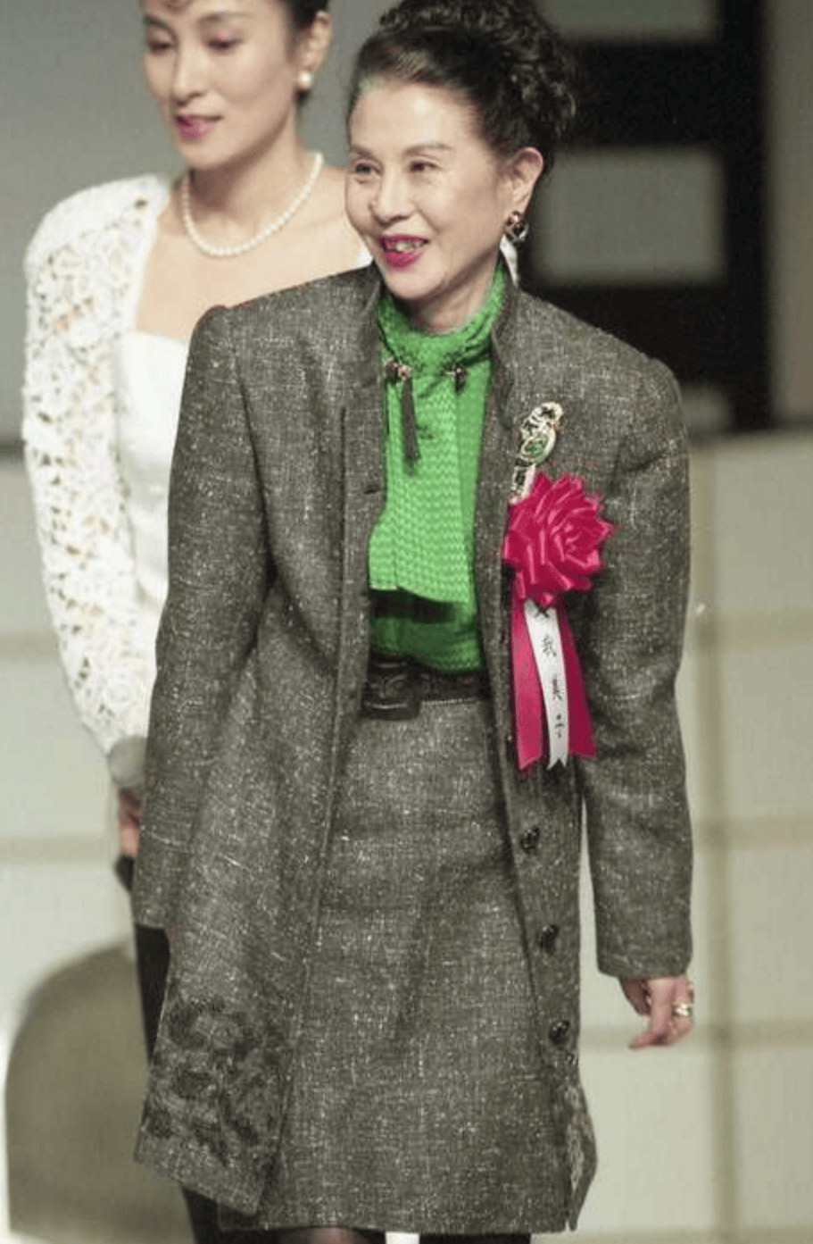 她去世了,深表惋惜