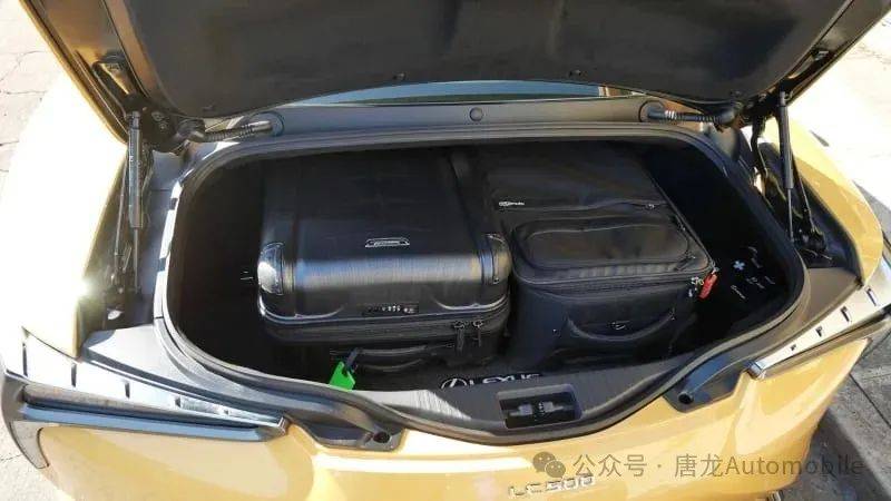 【超跑后备箱测试】雷克萨斯lc敞篷行李测试:后备箱能装多少东西?