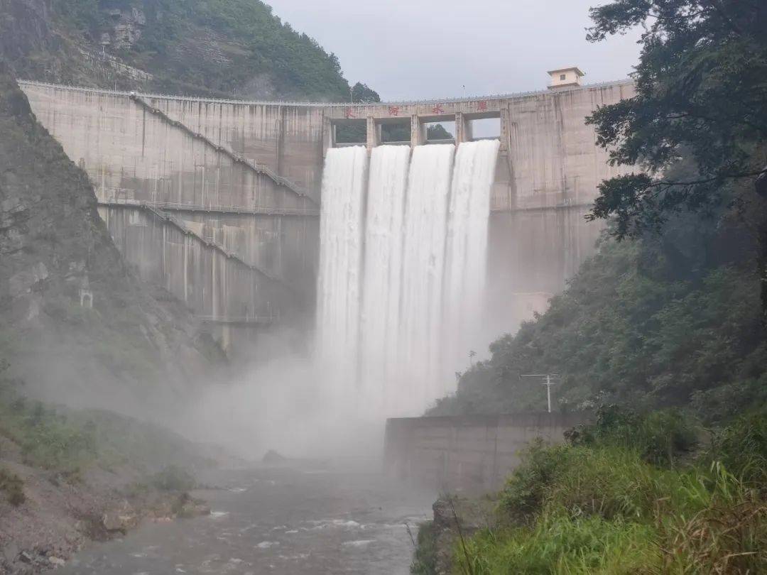 黔南州大河水库迎来首次蓄满溢流,呈壮美景观_都匀市_工程_供水
