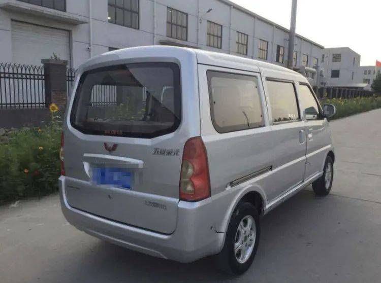 为什么面包车没有黑色的?厂家:就算我造出来,也没人敢买!