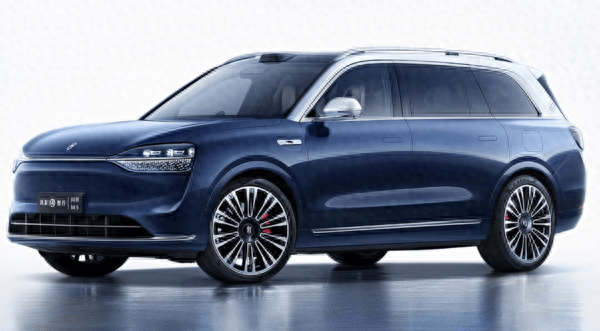 于和伟发视频秀自己新提的问界m9:简直不要太舒服