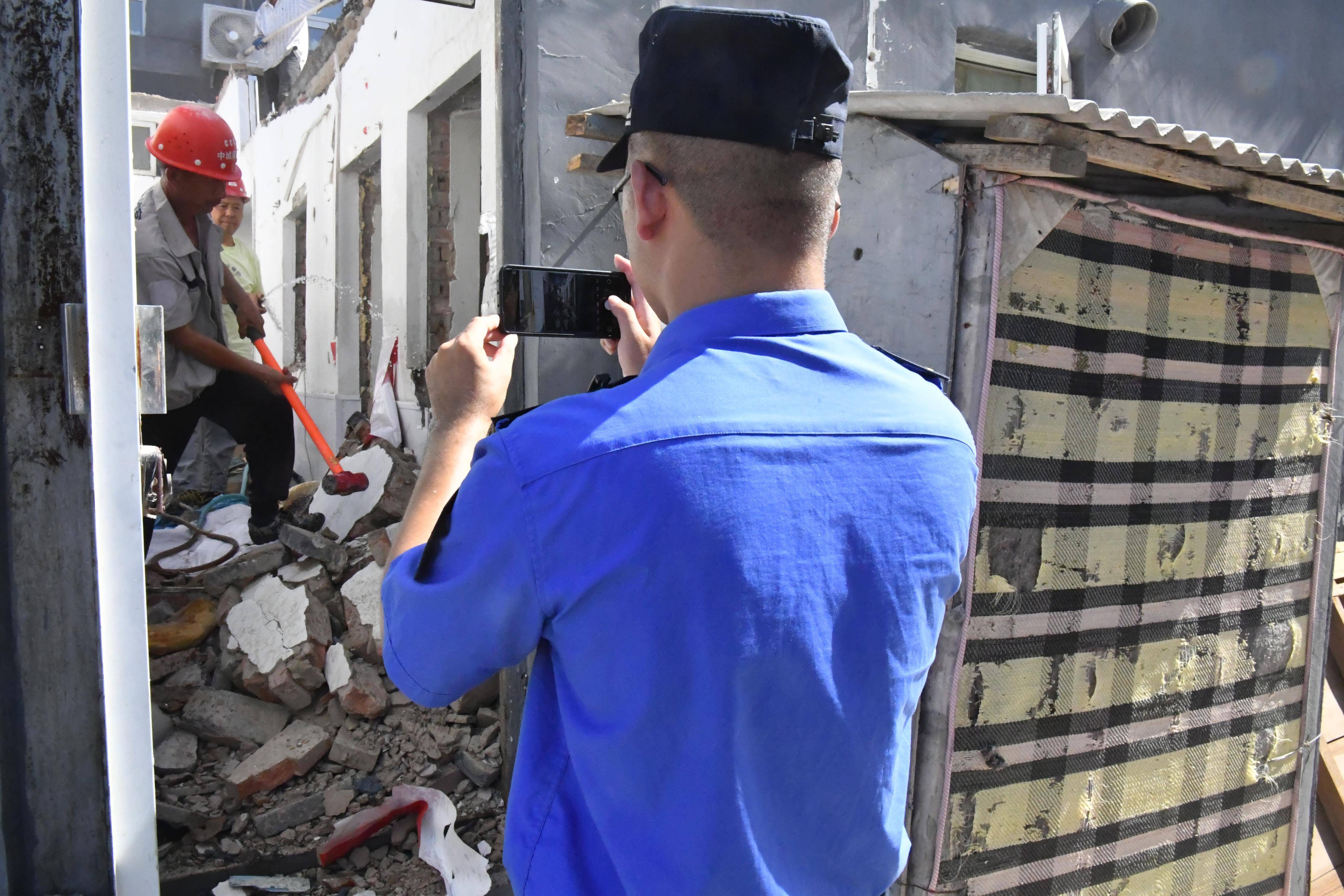 香山地区一违建竟建在地质灾害点位上!开拆