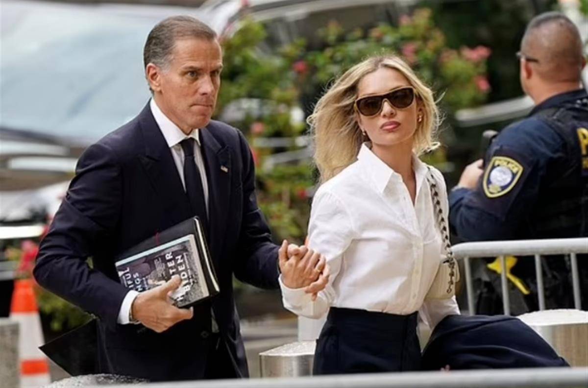 拜登儿媳法庭全程聆听丈夫丑闻,仍高调秀恩爱