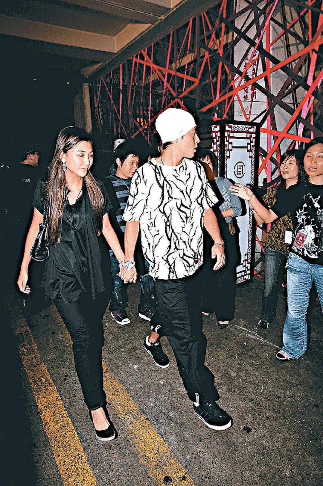 曾是陈冠希首位公开女友,家族背景深厚,如今罕见露面气质出众