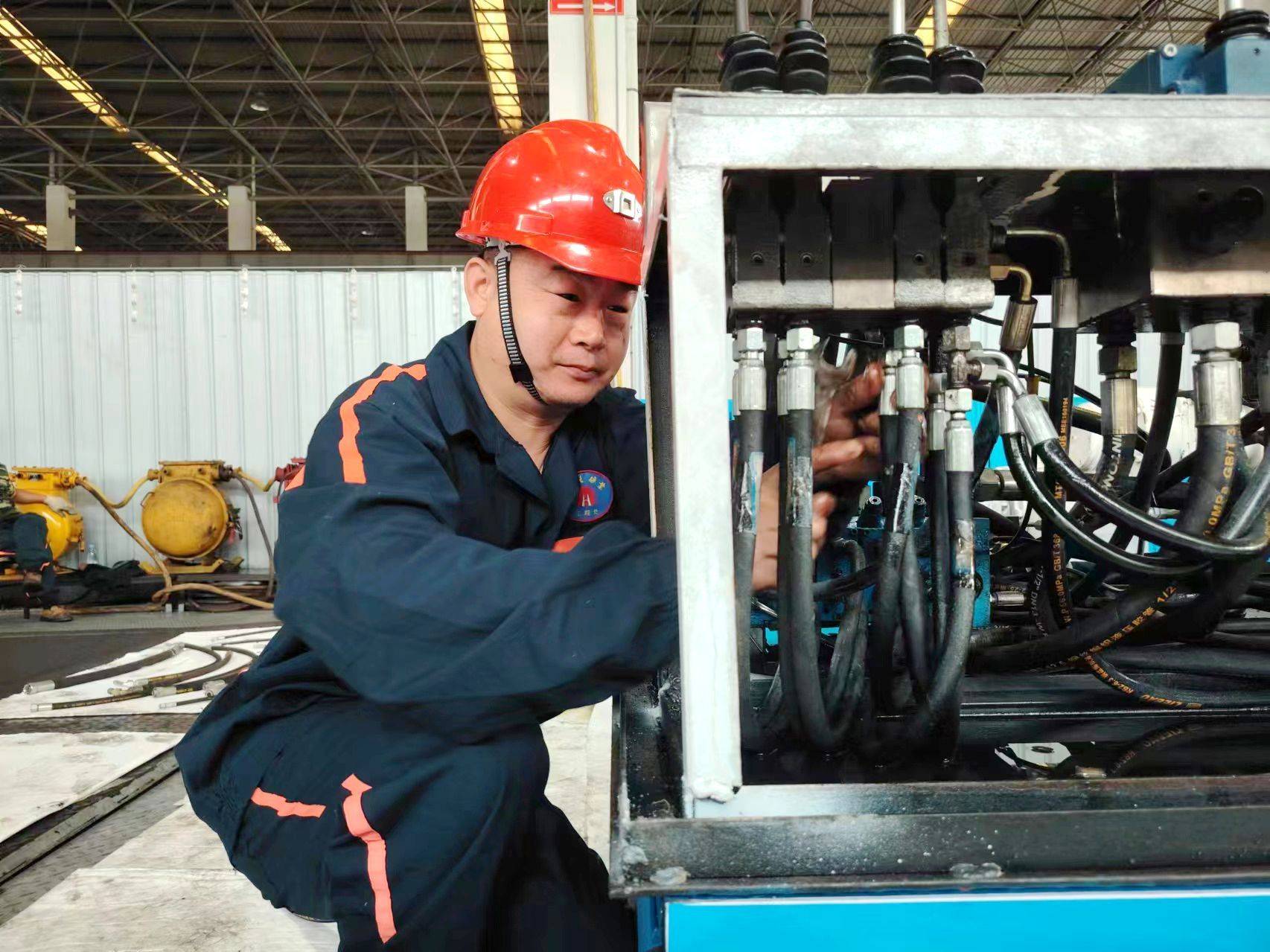 全面评估参赛选手的理论水平和专业能力;实践操作环节设置了钻机油管