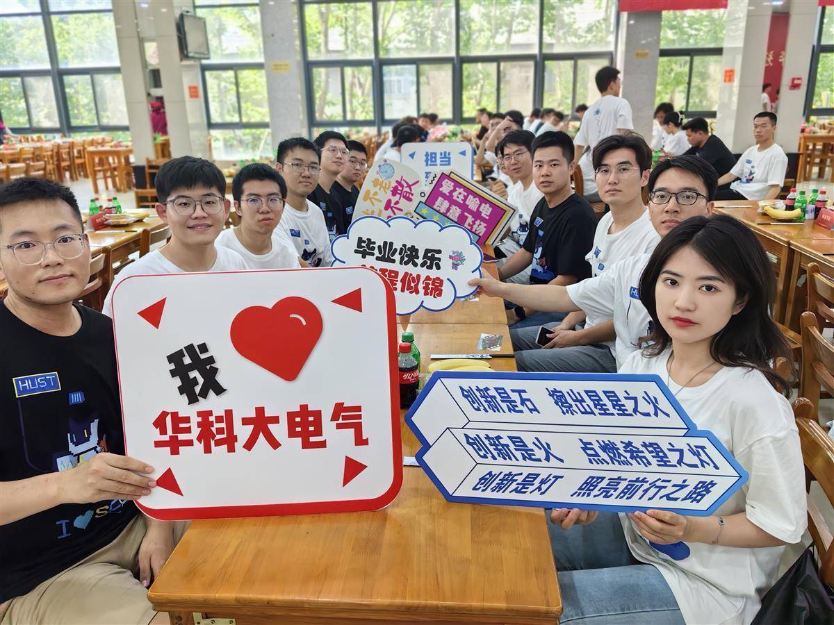 首站华中科技大学，“潜江龙虾”让万名毕业学子记住“湖北味道”