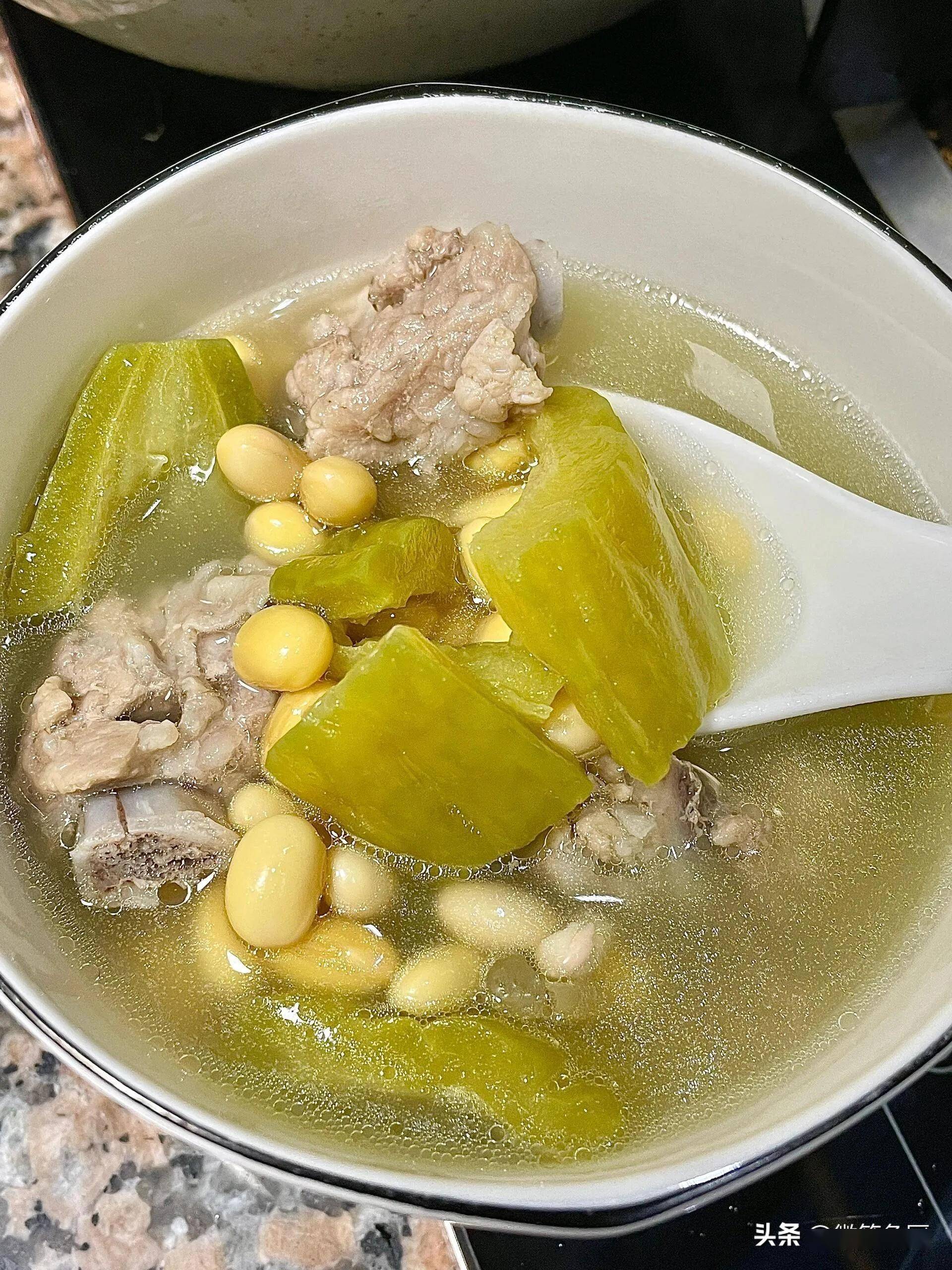 1,黄豆苦瓜排骨汤!