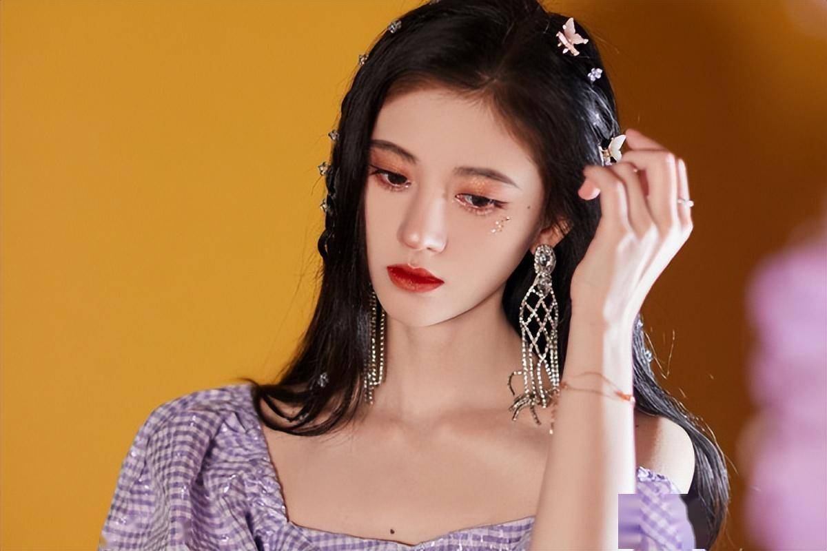 看了黄一鸣的"尴尬"处境,才知道鞠婧祎和孙一宁有多"清醒"!