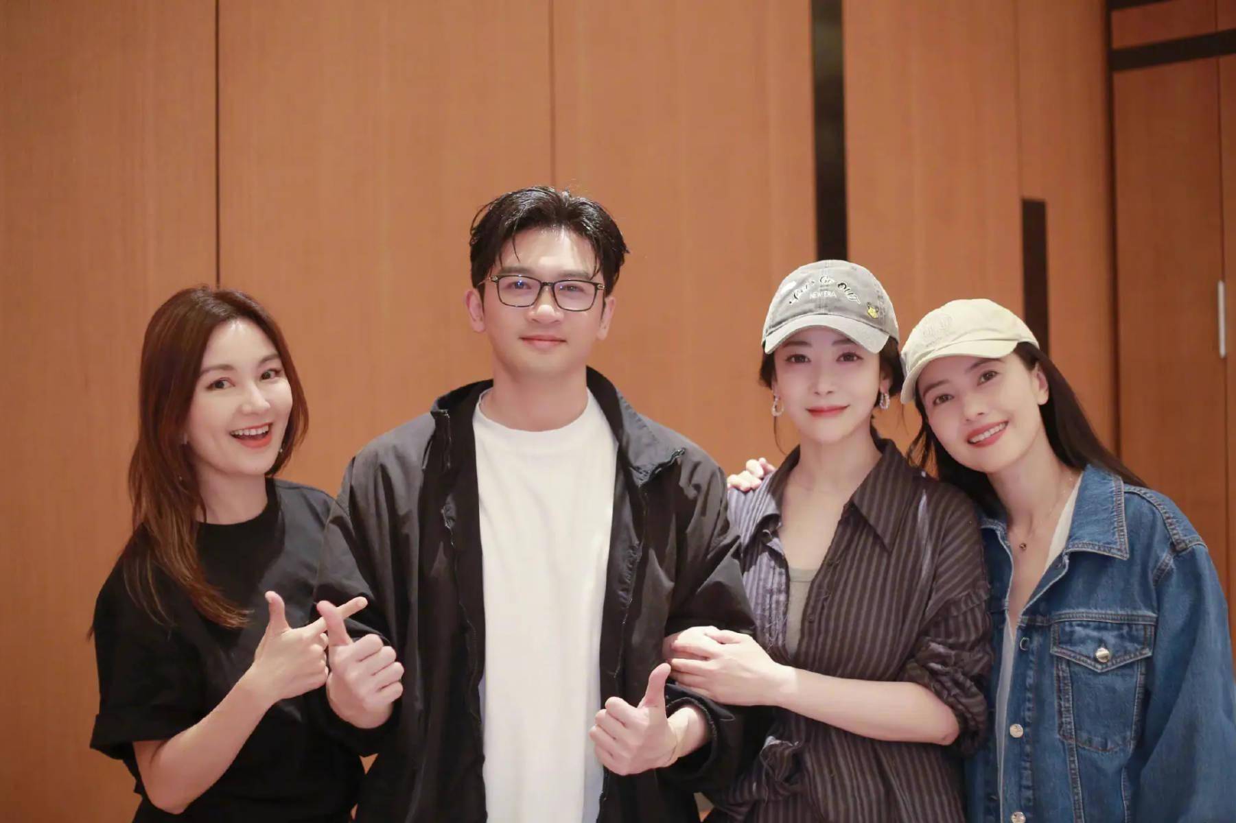 她是蒋勤勤同班同学,遭闺蜜横刀夺爱,后嫁小丈夫,49岁无儿无女